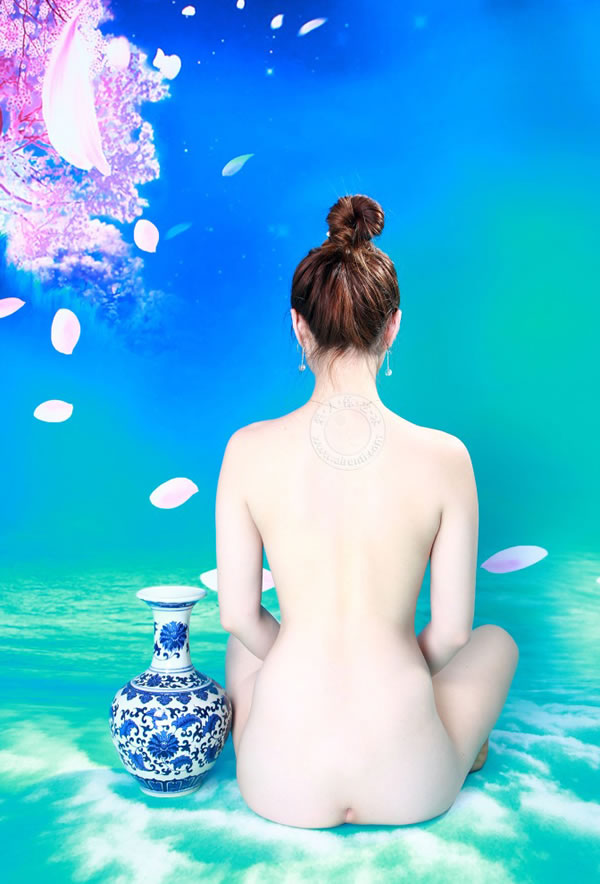 月光下的白嫩小美女与青花瓷无圣光人体艺术