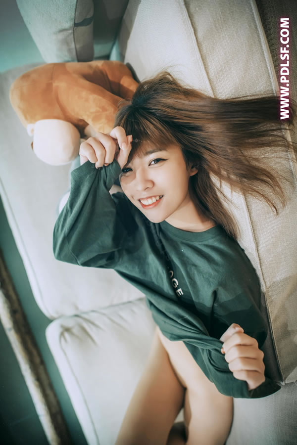 潘多拉白金榜73刊呆萌的齐肩发妹子