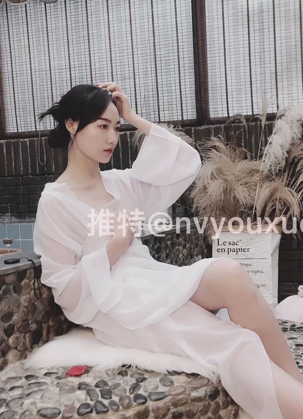 高质量网红@女友小雪尺度私拍合集