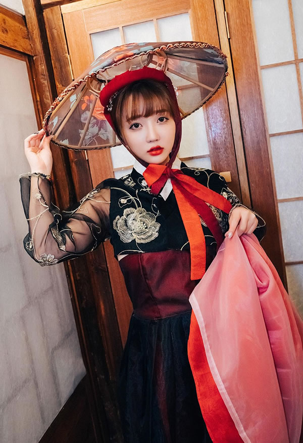 粉嫩美女孙乐乐Son Ye