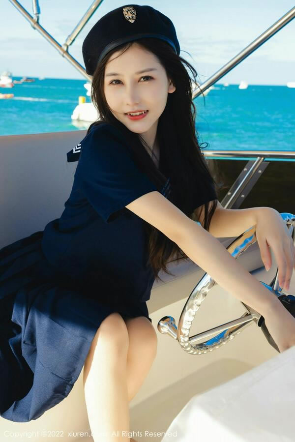 清新小美女尹甜甜三亚旅拍游艇写真
