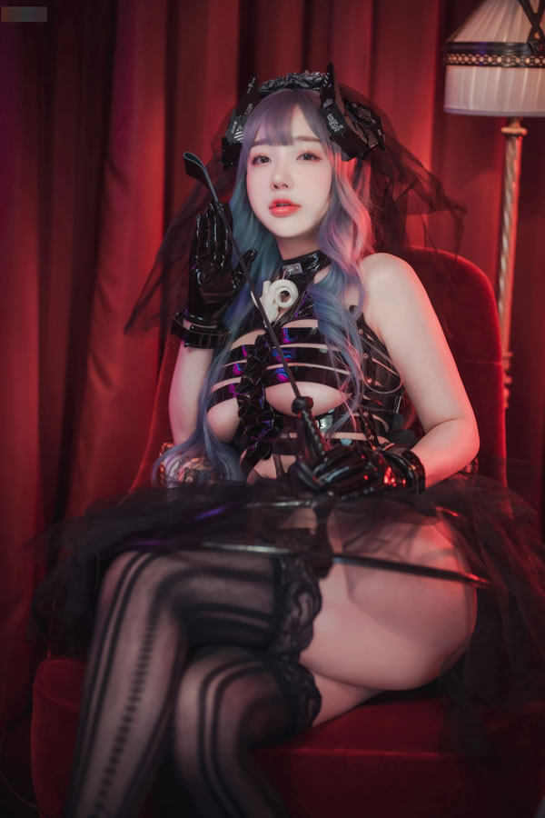 可爱美女孙乐乐梦幻小恶魔尺度写真