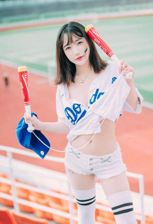 肌肤嫩美的啦啦队女生孙乐乐无圣光图集