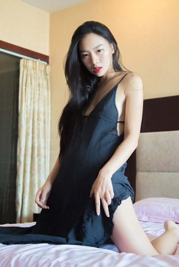 修长美女嘟嘟+巨乳魅魔play福利图集
